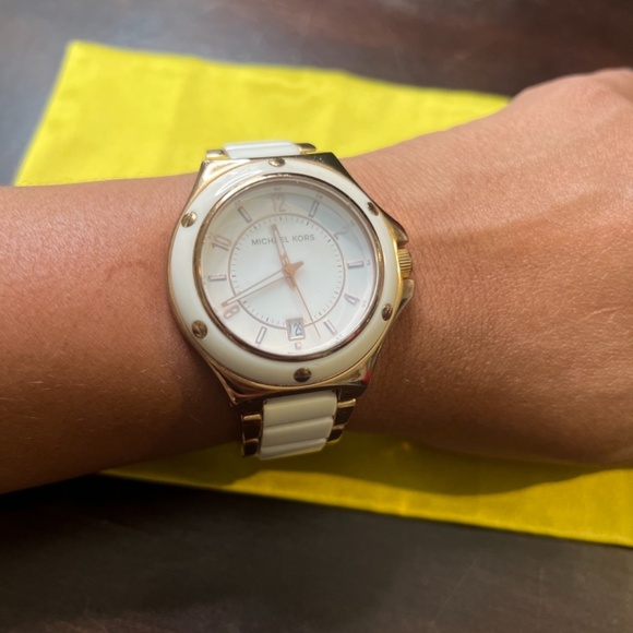Michael Kors RoseGold/White Watch main image 5